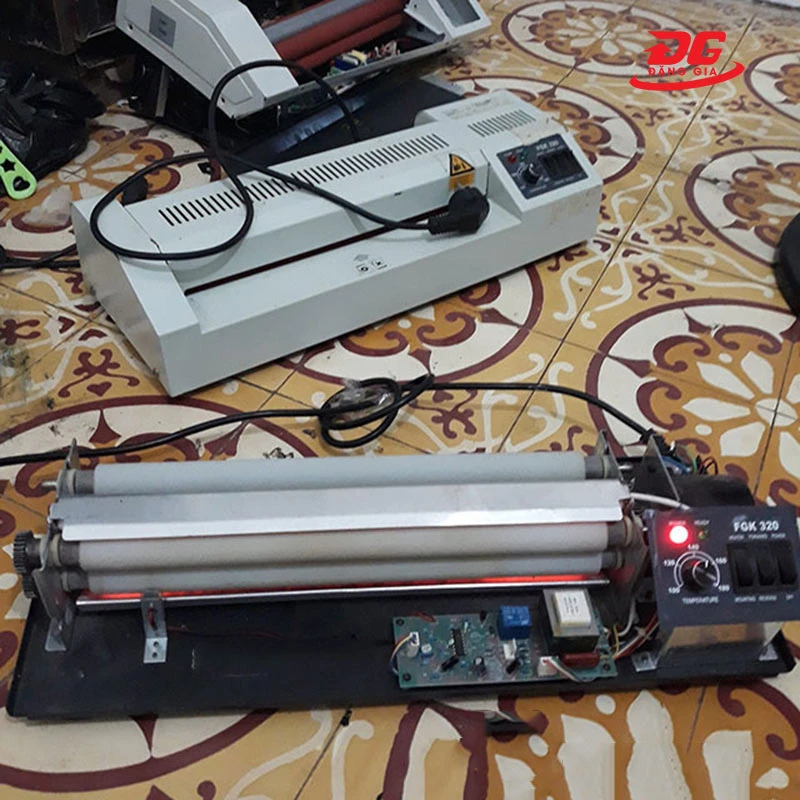 Cách thay đèn nhiệt hỏng cho máy ép nhựa