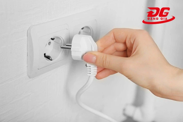Cắm nguồn điện