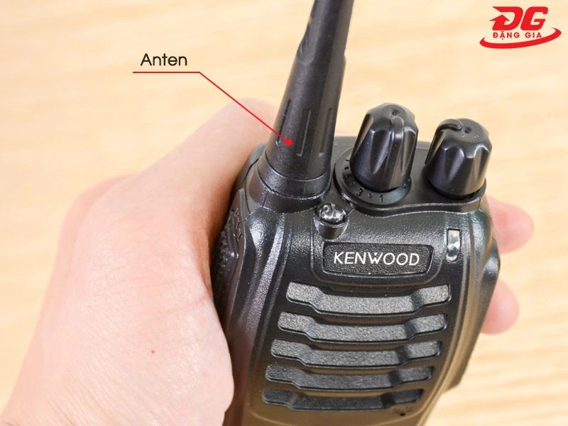  Nên lắp anten khi liên lạc