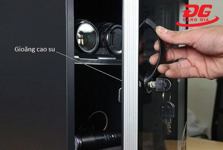 Cánh tủ được trang bị thêm gioăng cao su