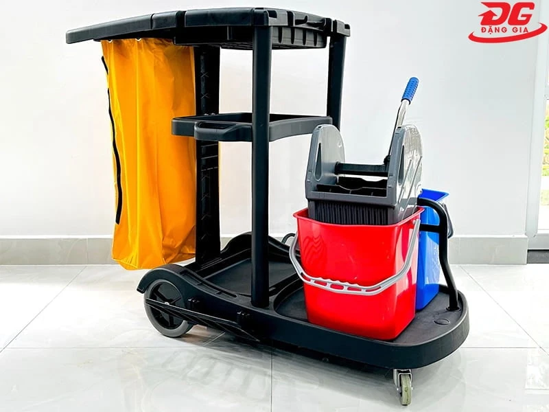 Xe đẩy dọn vệ sinh có cấu tạo không quá phức tạp