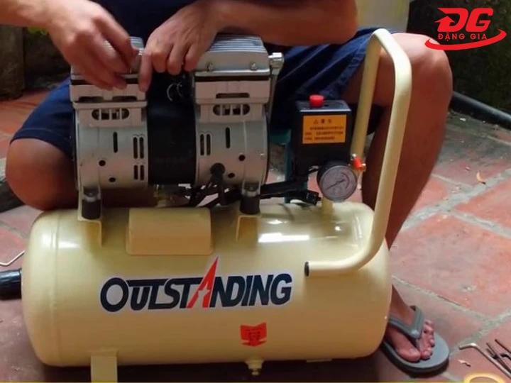 Vệ sinh máy nén khí định kỳ