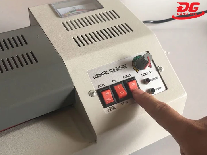 Sửa máy ép plastic