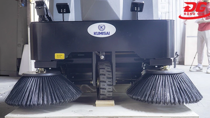 Xe quét rác hút bụi Kumisai KMS-1250E
