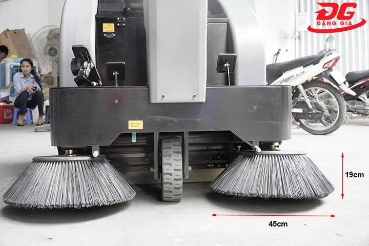 Chổi phụ xe quét rác Kumisai KMS 1350E