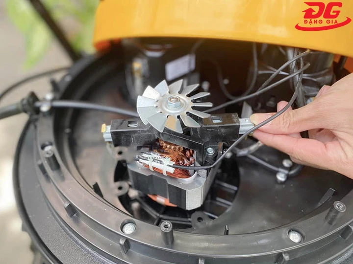 Chổi than mòn hoặc hỏng