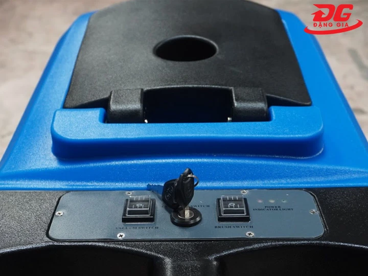 Công tắc điều khiển của Máy chà sàn liên hợp Kumisai KMS-50D