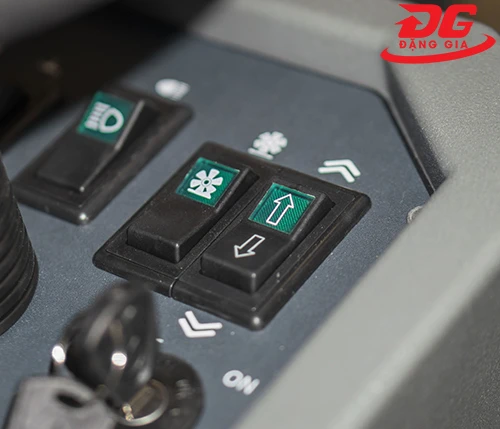 cong-tac-dieu-khien-xe-quet-rac-kumisai-kms-s4