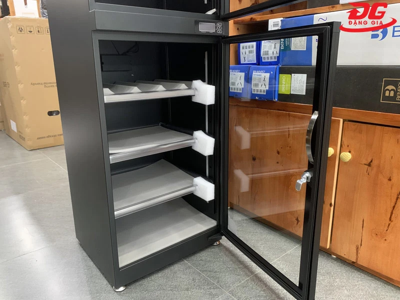 Gioăng cao su quanh mép tủ giúp tăng độ kín, ngăn độ ẩm xâm nhập