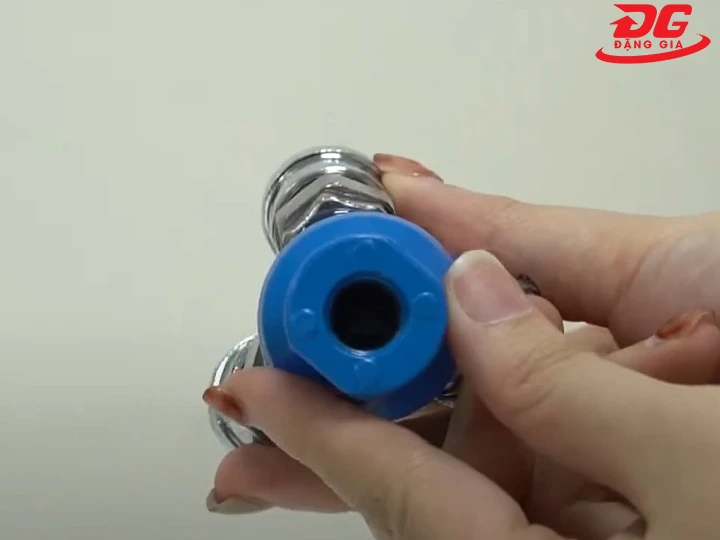 Đầu ra nối với máy nén khí