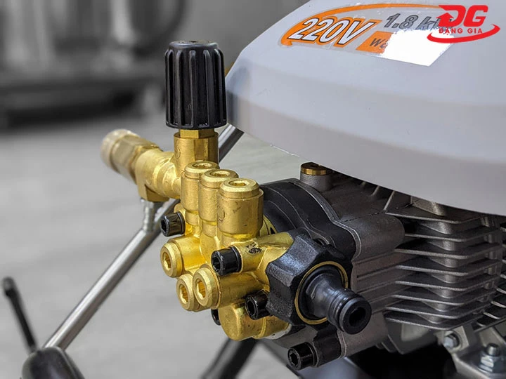 Các chi tiết lắp ráp tỉ mỉ và chất liệu cao cấp