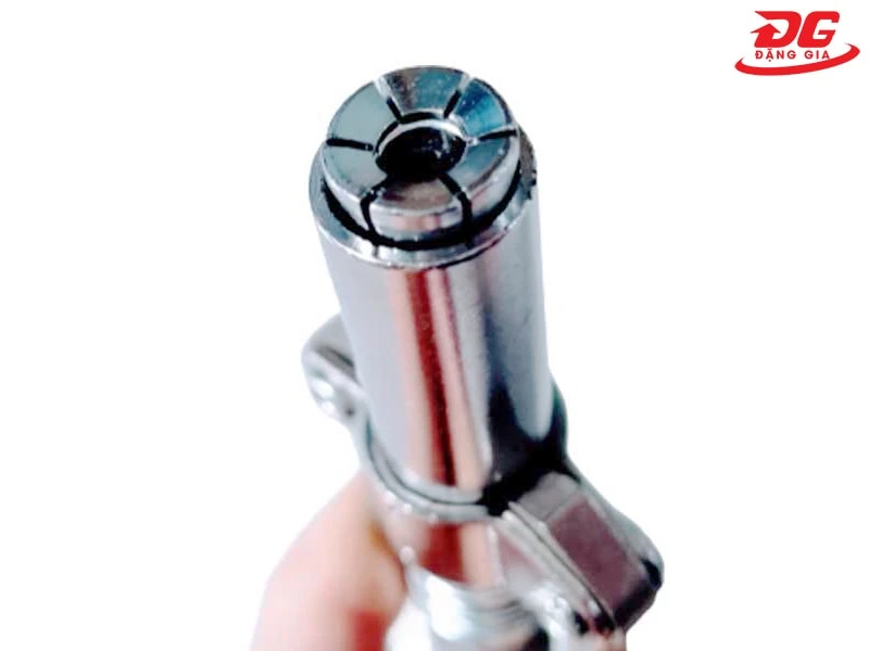 6 hàm kẹp bấu chặt vào đầu vú mỡ