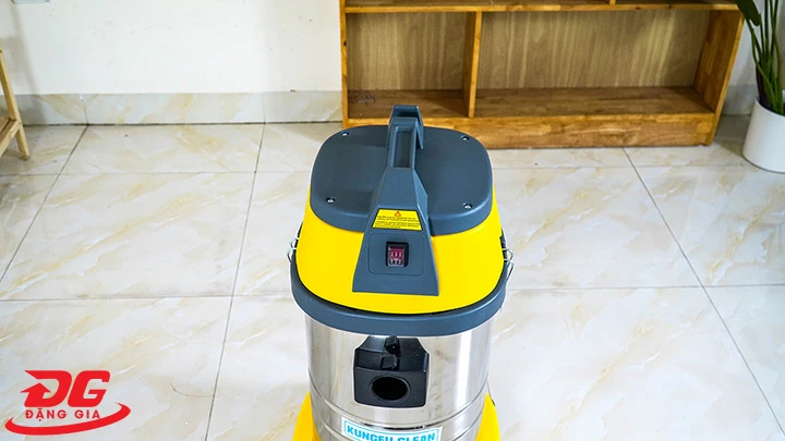 cong-tac-may-duoc-dat-ngay-tren-than-may