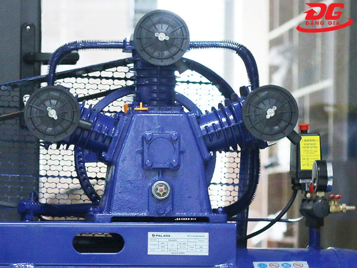 Máy nén khí Palada PA-10300A trang bị 3 xilanh lớn