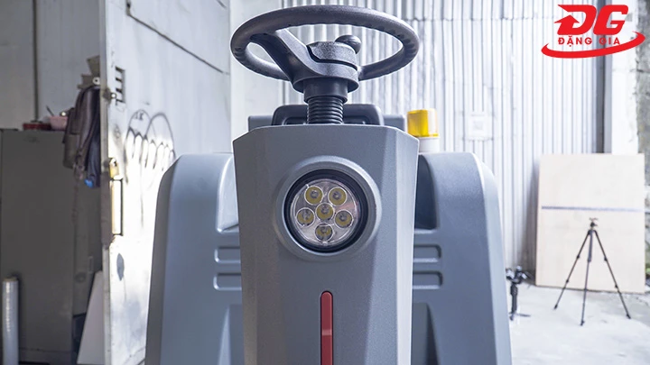 máy quét rác ngồi lái Kumisai KMS-1250E