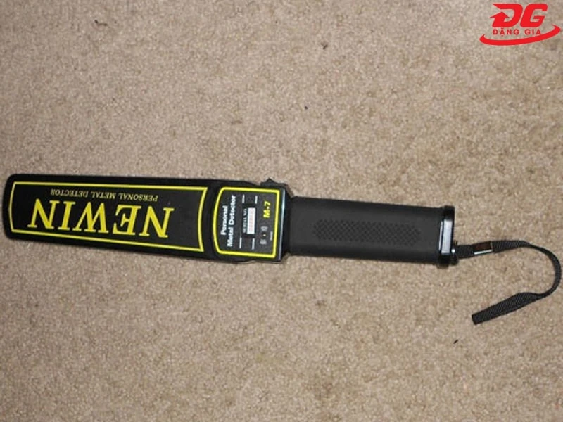 Máy dò cầm tay Newin M7 chính hãng