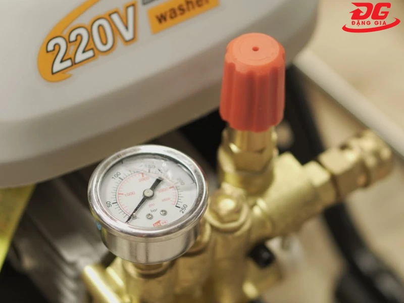 sử dụng máy xịt rửa xe Kumisai KMS 16MC