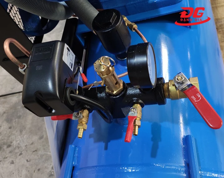 Cụm đồng hồ và rơ le áp suất