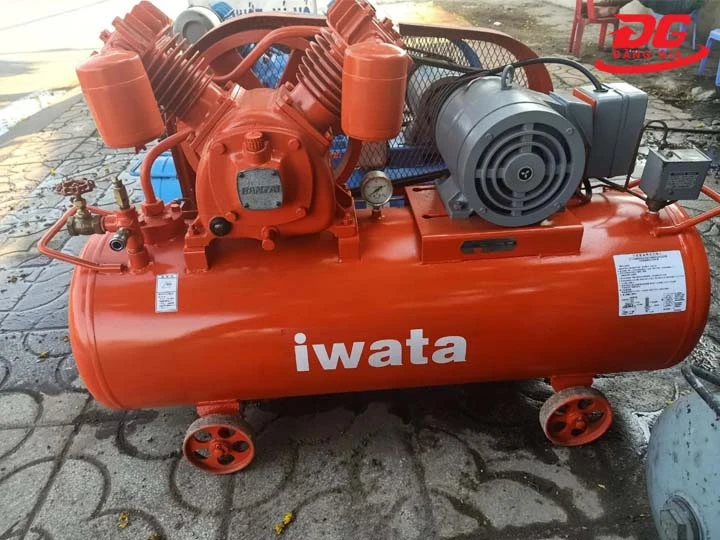 giá máy nén khí Iwata