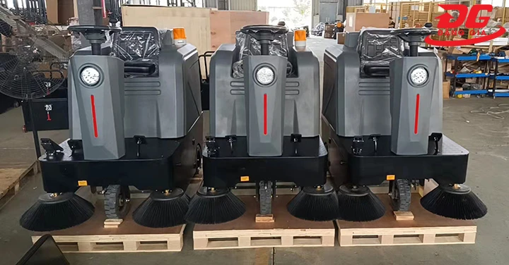 Giá xe quét rác ngồi lái Kumisai KMS 1250E