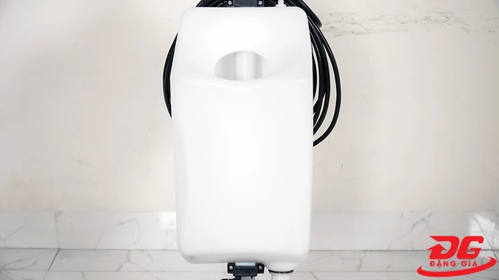 Hình ảnh thực tế bình đựng hoá chất đang được phân phối tại điện máy Đặng Gia