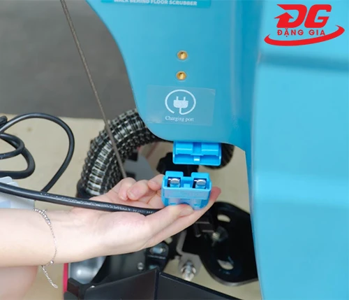 ket-noi-ac-quy-may-cha-san-nha-xuong-elerein-e60