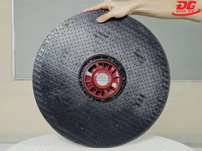 Các dấu hiệu cho thấy cần thay thế mâm gai cho máy chà sàn