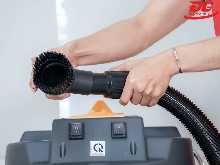 Kiểm tra đầu hút, bàn chải