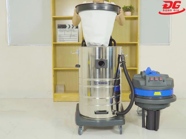 Kiểm tra vệ sinh thùng chứa bụi