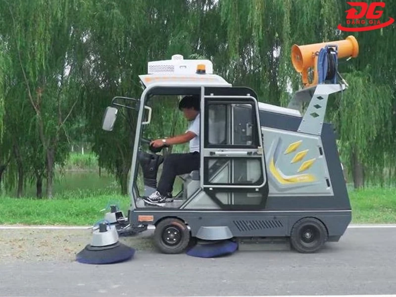 Máy quét rác ngồi lái Kumisai KMS 2300