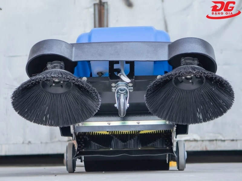 bán máy quét rác đẩy tay chạy ắc quy Kumisai KMS 690