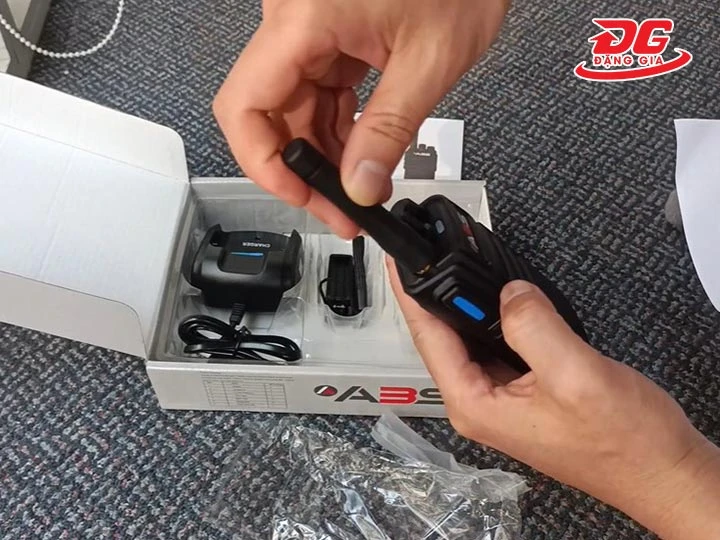 lắp anten cho bộ đàm ABS