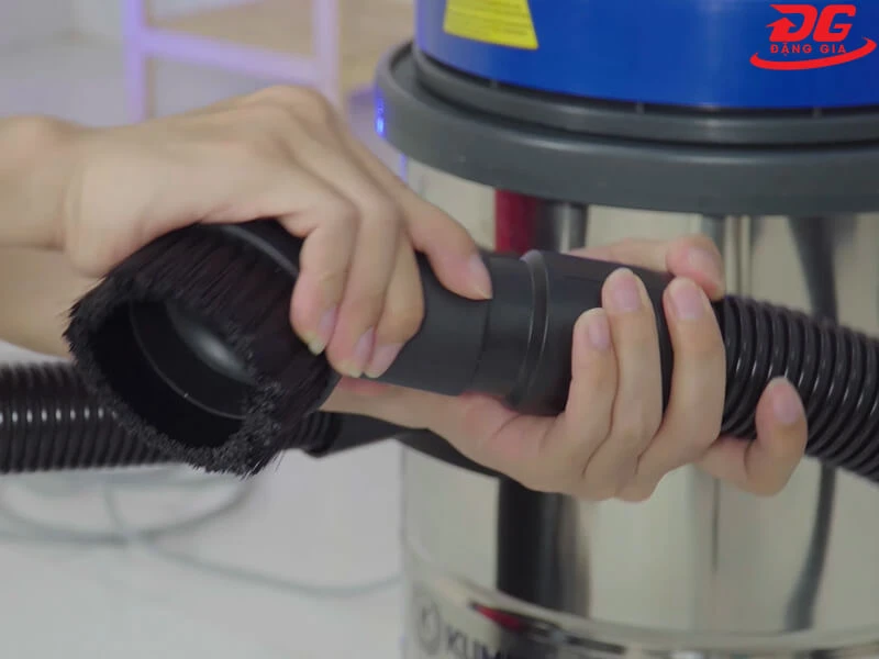 lắp đặt chổi tròn máy hút bụi