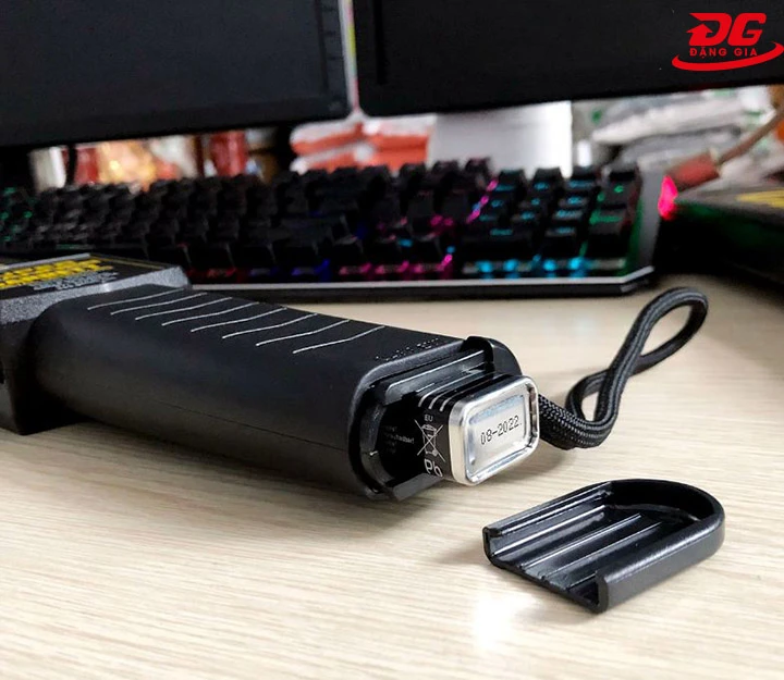 máy rà kim loại cầm tay