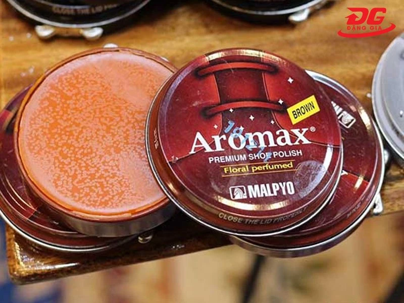 Một số lưu ý quan trọng khi dùng xi đánh giầy màu vàng bò