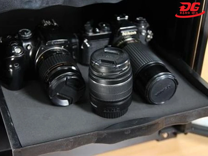 Sắp xếp các thiết bị cần bảo quản một cách hợp lý, tránh chồng chéo lên nhau