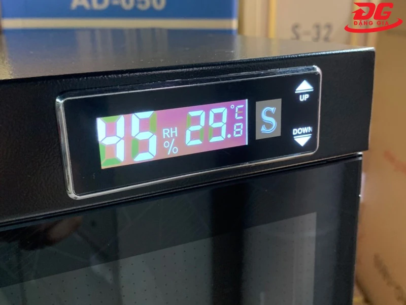 tủ hút ẩm Dry Cabi DHC-80XL