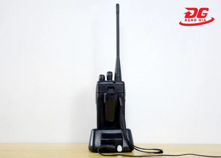 Mặt sau của máy