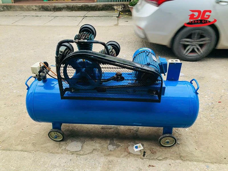 Mặt sau của máy