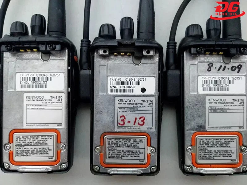 Khoang chứa pin máy