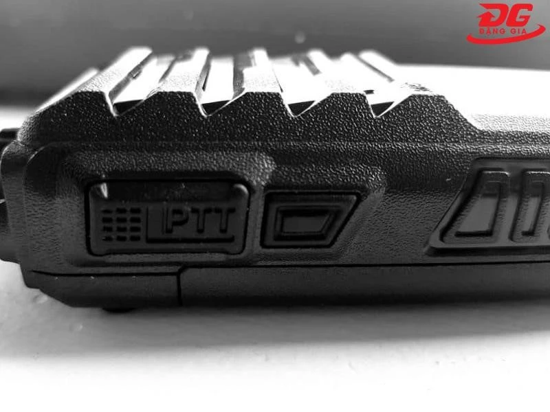 Nhấn và giữ phím PTT để đàm thoại