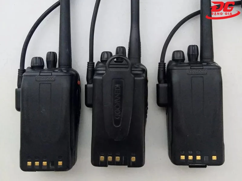 Thiết kế mặt sau máy