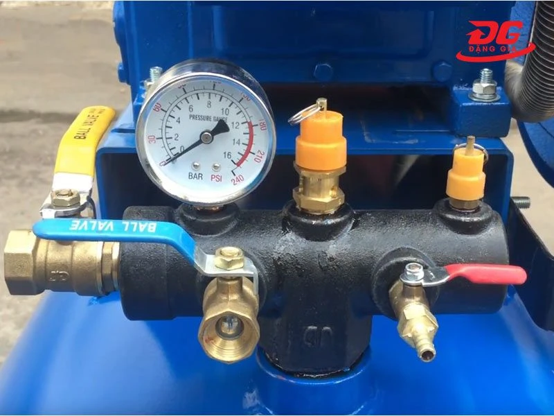 Đồng hồ và van an toàn của máy