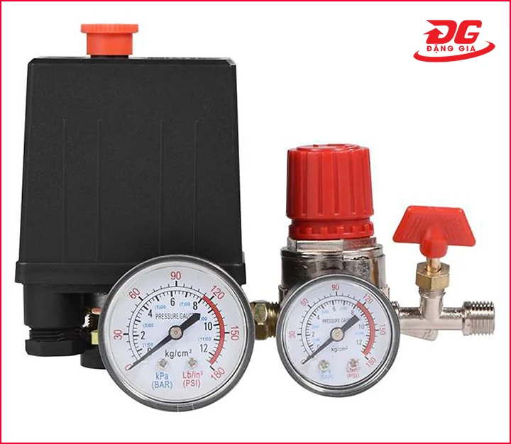 Cụm rơ le và đồng hồ đo áp của thiết bị