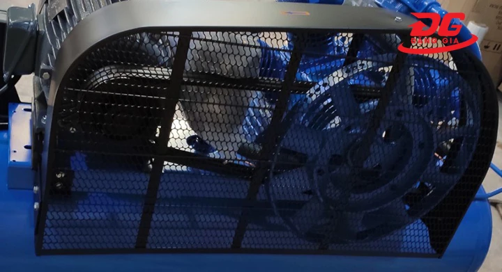 Tấm lưới sắt chắn sau máy