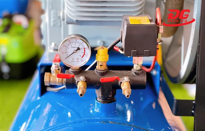 Cụm van an toàn, cảm biến áp suất và đồng hồ đo áp