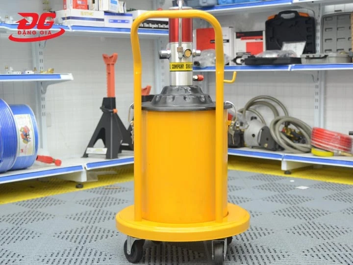 Phía sau máy bơm mỡ khí nén Palada PD-9T