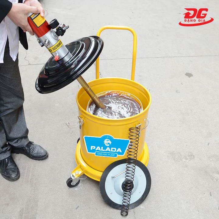 Máy bơm mỡ Palada PD-A9 rất dễ sử dụng