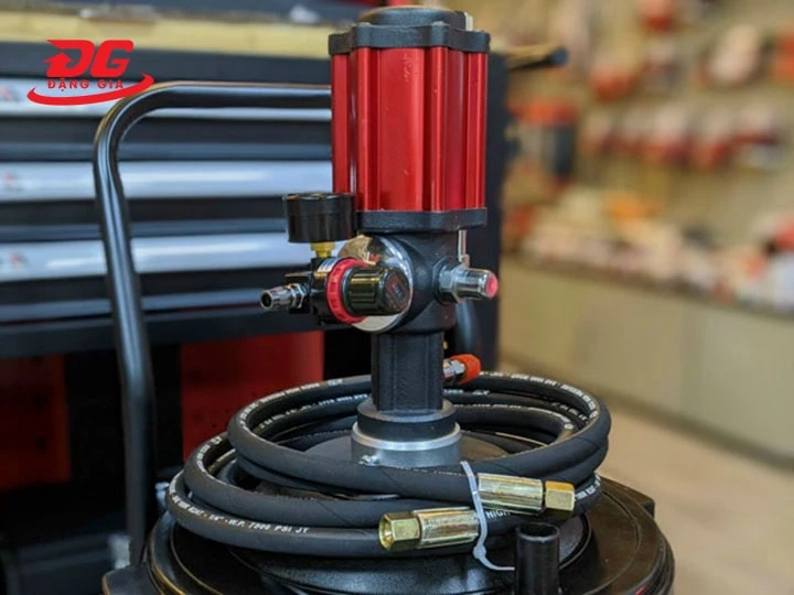 Máy bơm mỡ khí nén Palada PD-200 làm từ các chất liệu cao cấp