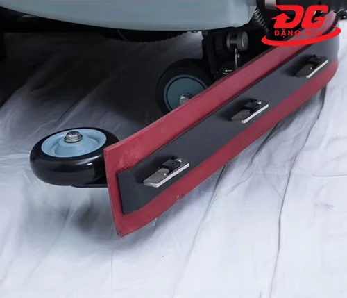 Máy chà mặt sàn ngồi lái Kumisai KMS2007